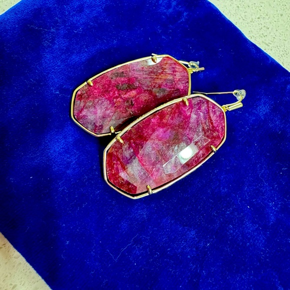 Beautiful Kendra Scott Raspberry Labradorite Faceted Danielle Earrings In Gold - Picture 1 of 6